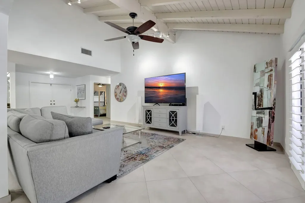 902 Foxpointe Circle Delray Beach FL 33445
