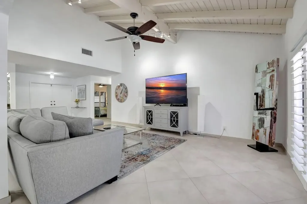902 Foxpointe Circle Delray Beach FL 33445