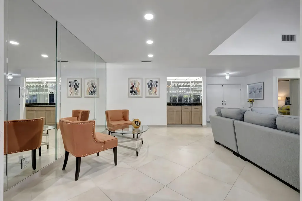902 Foxpointe Circle Delray Beach FL 33445