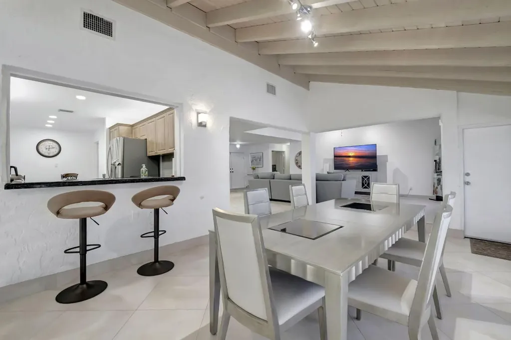 902 Foxpointe Circle Delray Beach FL 33445