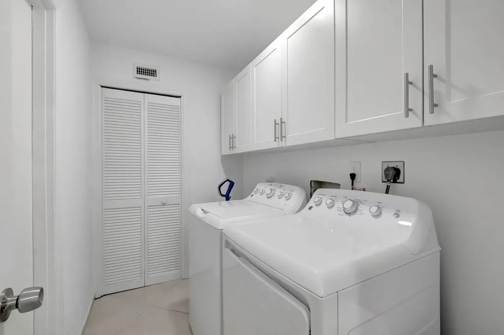 902 Foxpointe Circle Delray Beach FL 33445