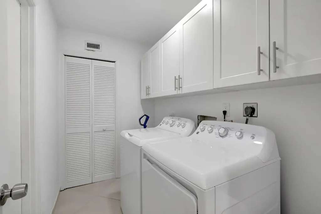 902 Foxpointe Circle Delray Beach FL 33445