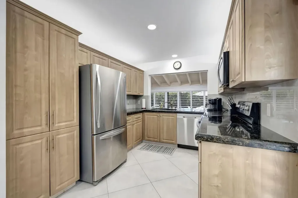 902 Foxpointe Circle Delray Beach FL 33445