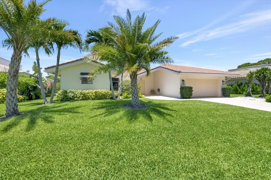 902 Foxpointe Circle Delray Beach FL 33445