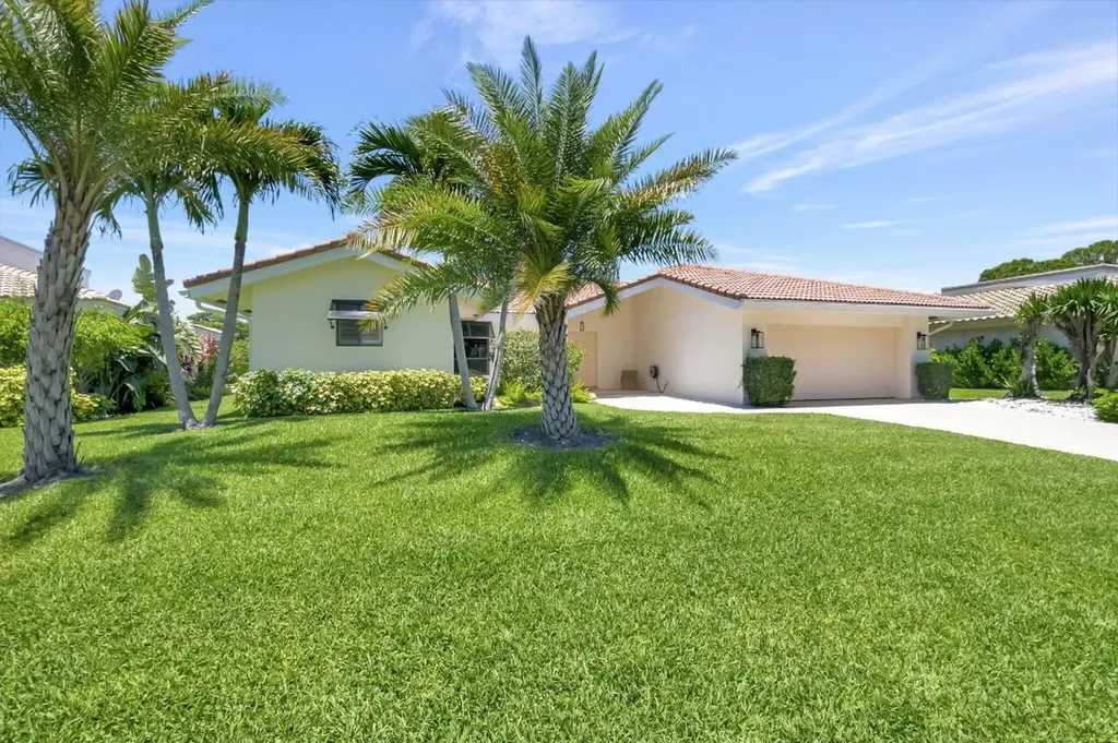 902 Foxpointe Circle Delray Beach FL 33445