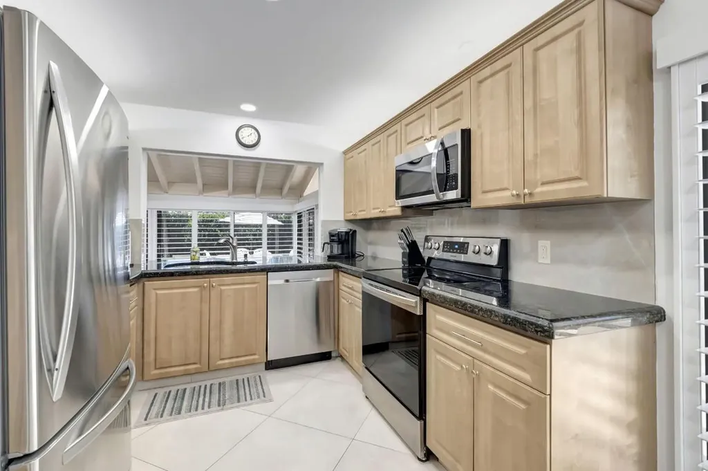 902 Foxpointe Circle Delray Beach FL 33445