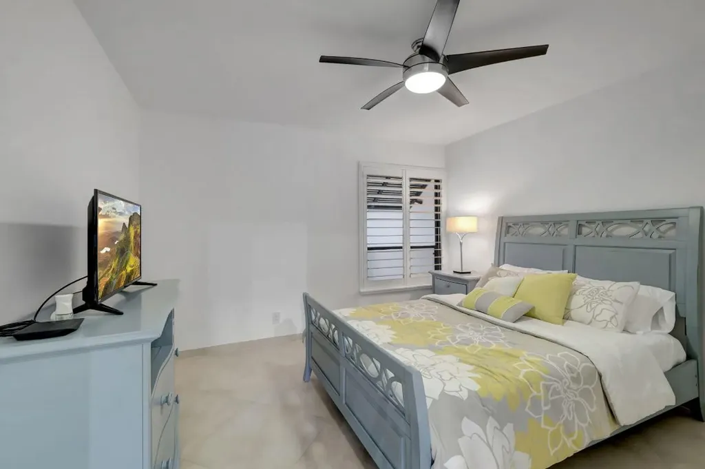 902 Foxpointe Circle Delray Beach FL 33445