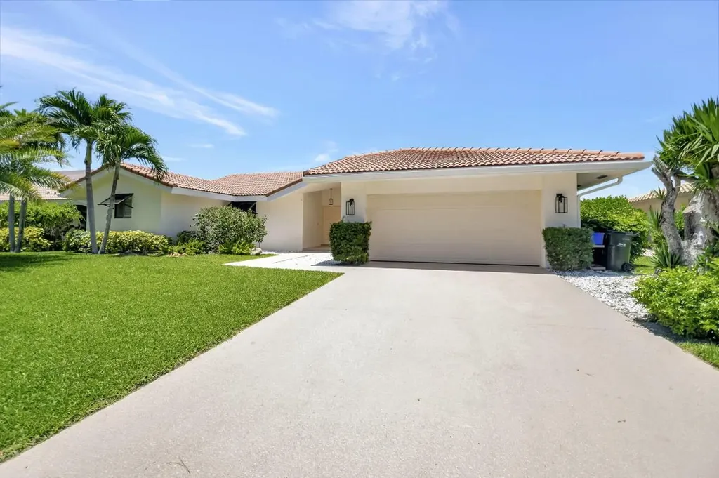 902 Foxpointe Circle Delray Beach FL 33445