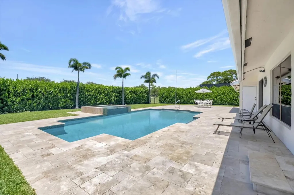 902 Foxpointe Circle Delray Beach FL 33445