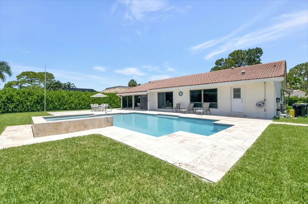 902 Foxpointe Circle Delray Beach FL 33445