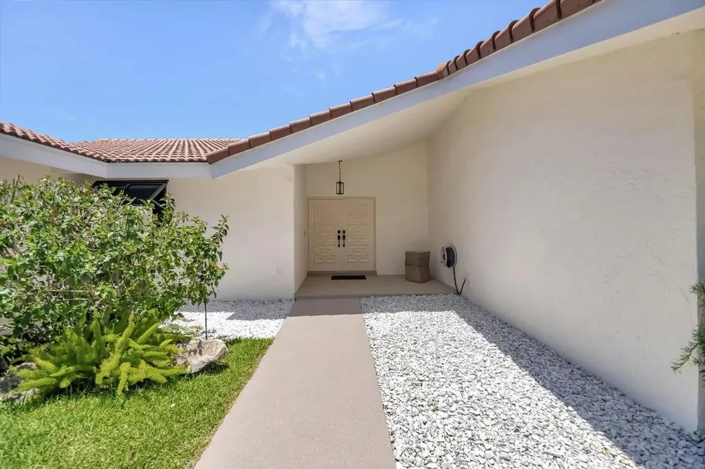 902 Foxpointe Circle Delray Beach FL 33445