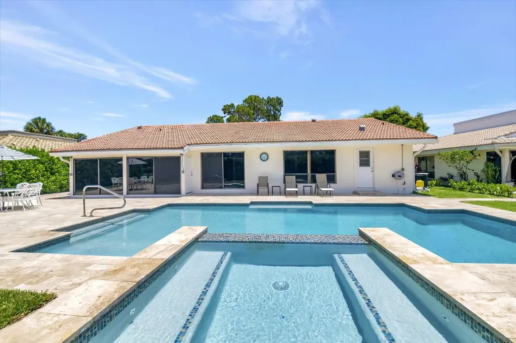 902 Foxpointe Circle Delray Beach FL 33445