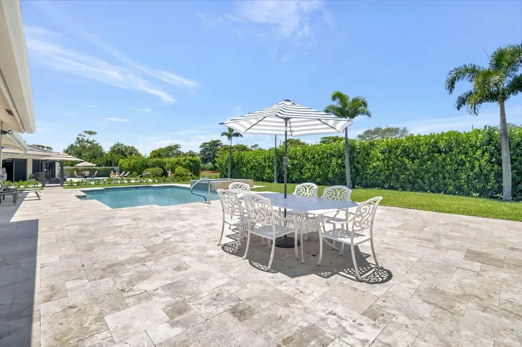 902 Foxpointe Circle Delray Beach FL 33445