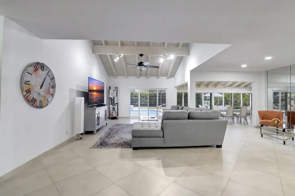 902 Foxpointe Circle Delray Beach FL 33445
