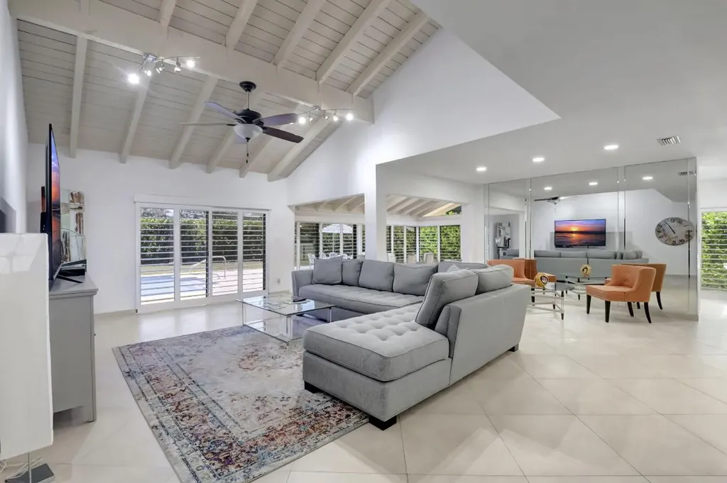 902 Foxpointe Circle Delray Beach FL 33445