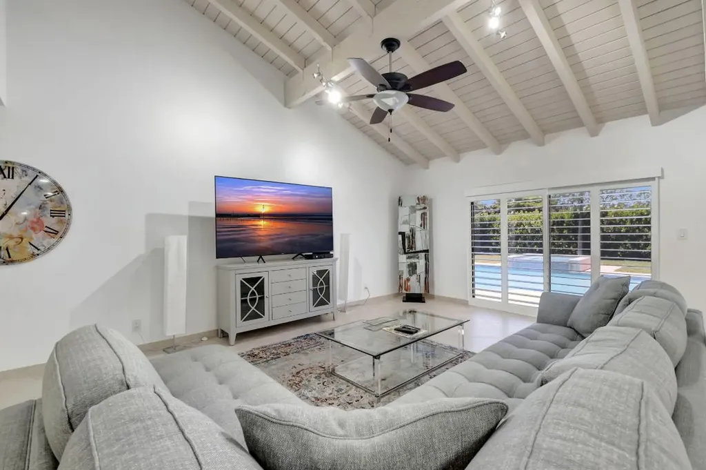 902 Foxpointe Circle Delray Beach FL 33445