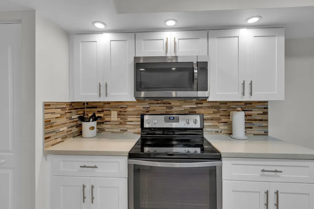 955 Dotterel 2104 Road Delray Beach FL 33444