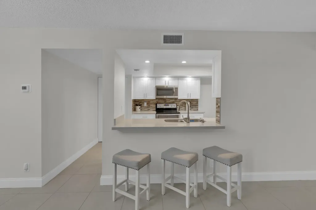 955 Dotterel 2104 Road Delray Beach FL 33444