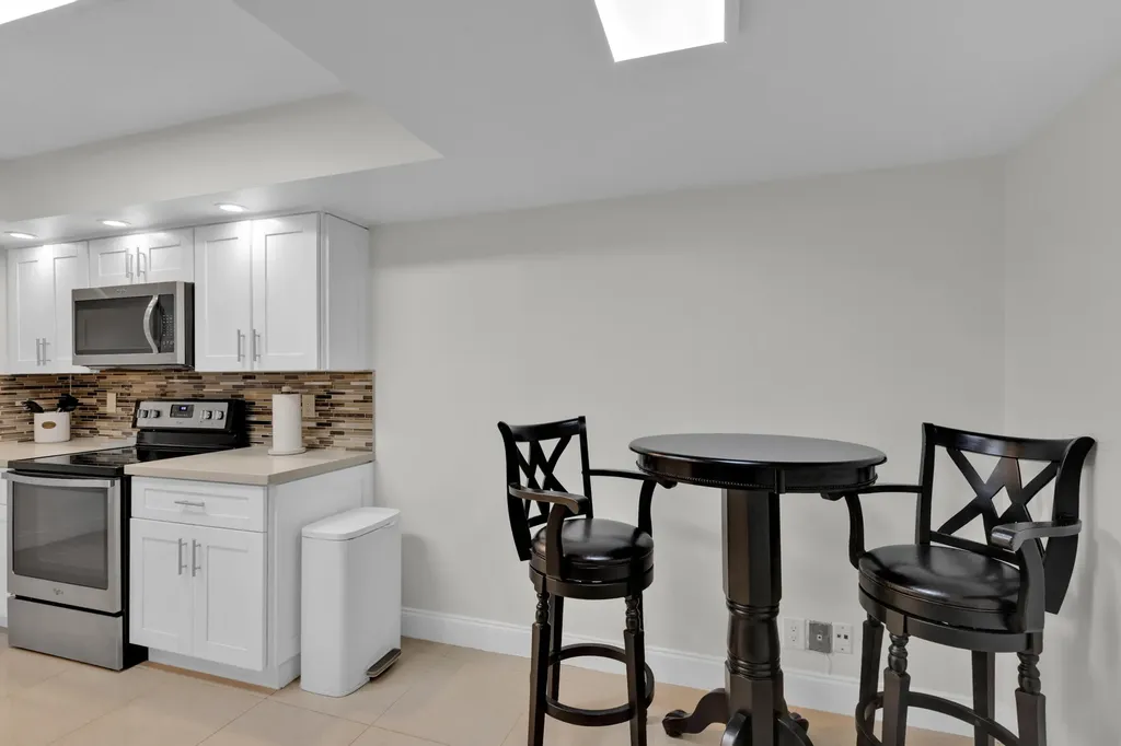955 Dotterel 2104 Road Delray Beach FL 33444