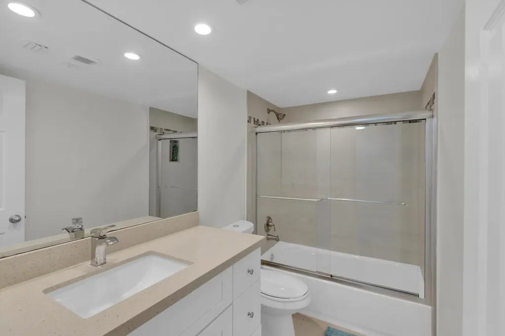 955 Dotterel 2104 Road Delray Beach FL 33444