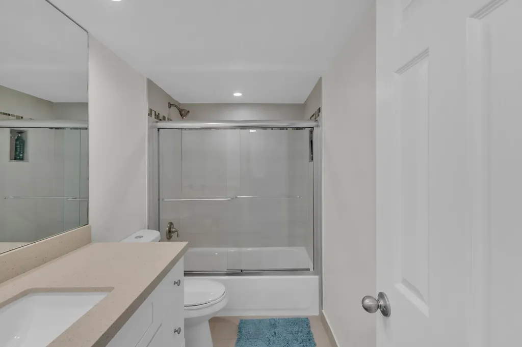 955 Dotterel 2104 Road Delray Beach FL 33444