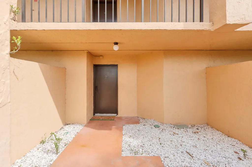 955 Dotterel 2104 Road Delray Beach FL 33444