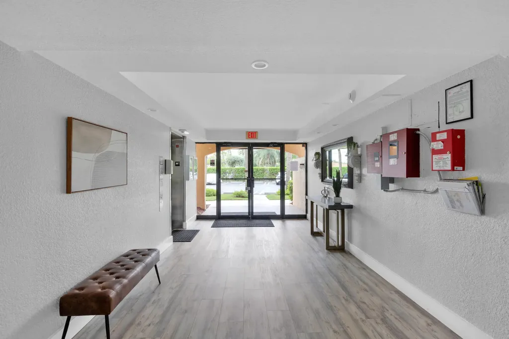 955 Dotterel 2104 Road Delray Beach FL 33444