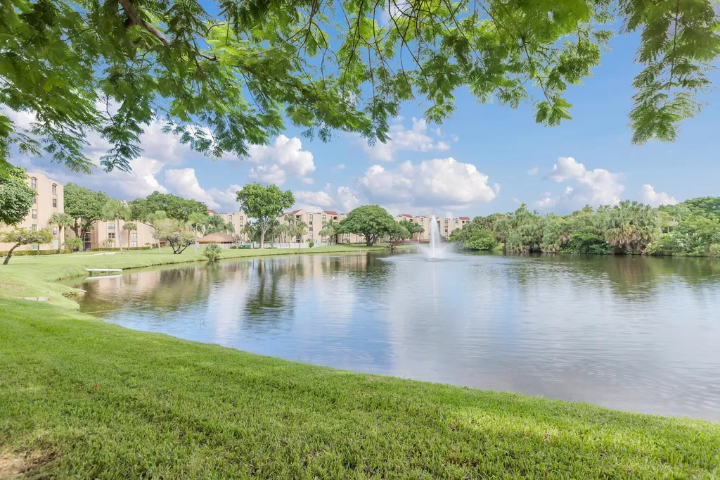 955 Dotterel 2104 Road Delray Beach FL 33444