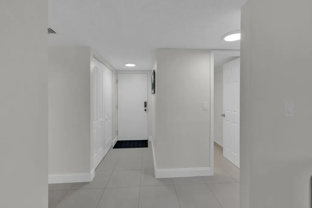 955 Dotterel 2104 Road Delray Beach FL 33444