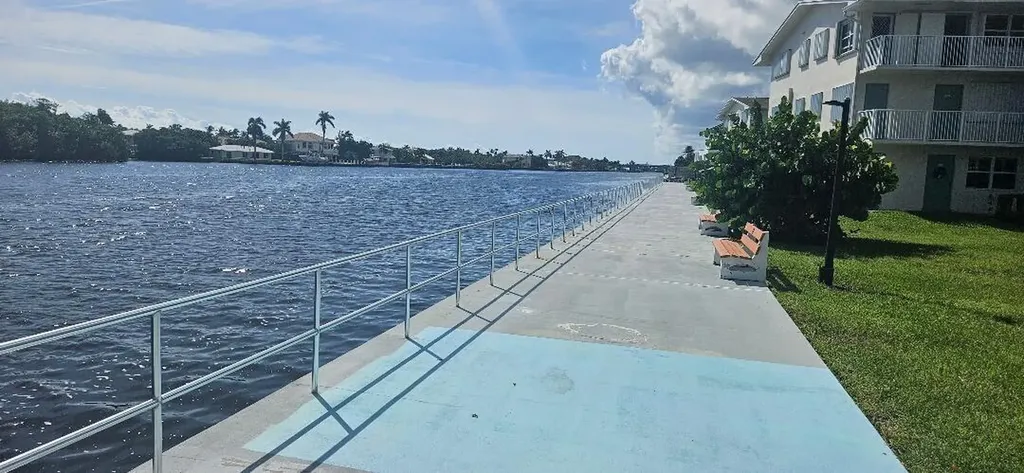880 W Horizons Boynton Beach FL 33435