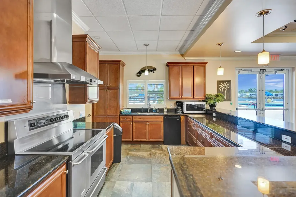 2000 S Federal Highway Boynton Beach FL 33435