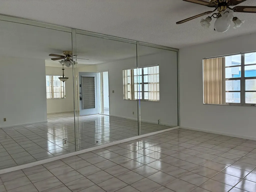574 Burgundy L Delray Beach FL 33484