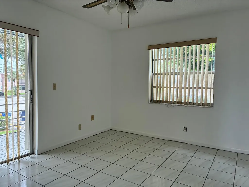 574 Burgundy L Delray Beach FL 33484