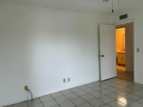 574 Burgundy L Delray Beach FL 33484