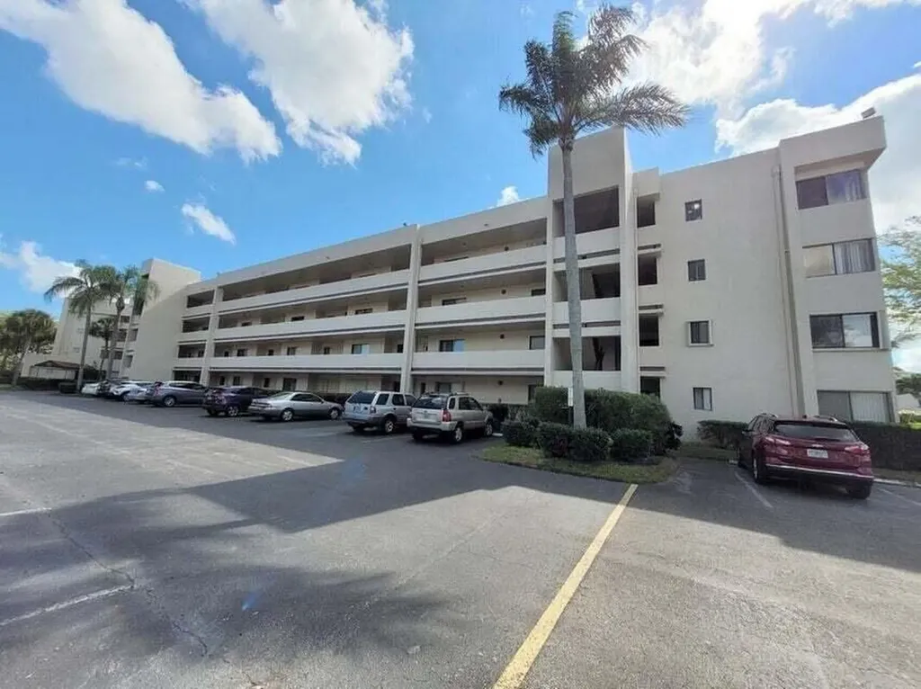 3154 Via Poinciana Lake Worth FL 33467