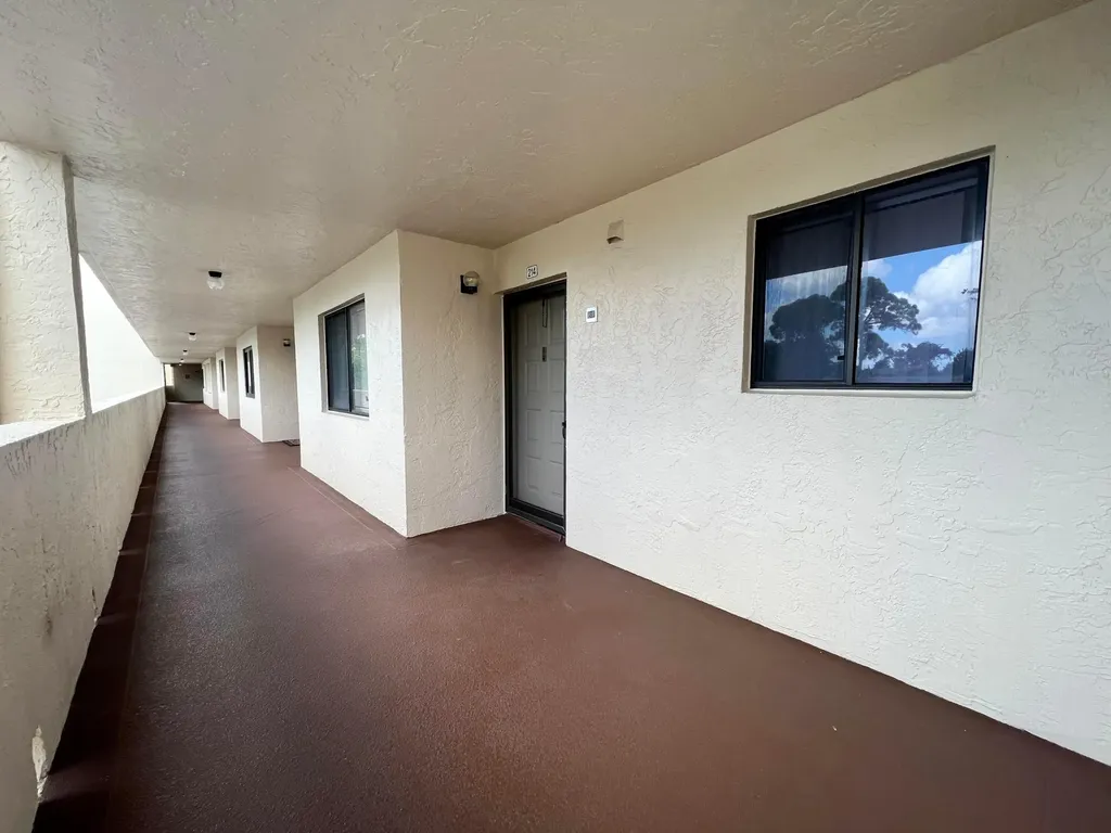 3154 Via Poinciana Lake Worth FL 33467