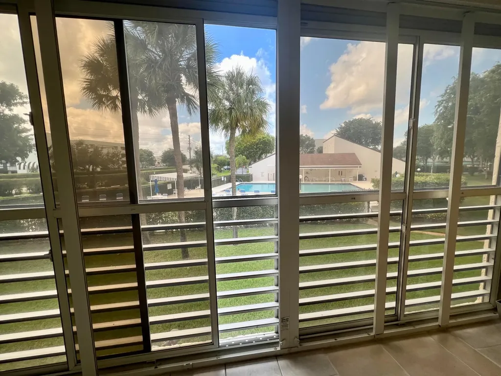 3154 Via Poinciana Lake Worth FL 33467