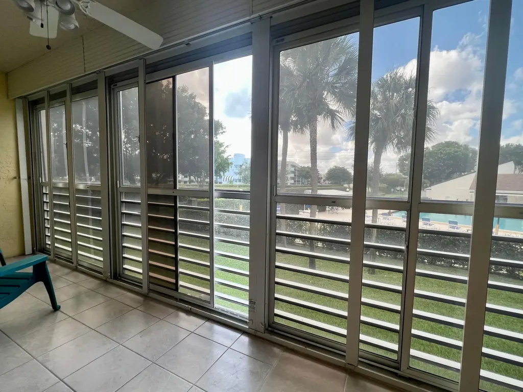 3154 Via Poinciana Lake Worth FL 33467