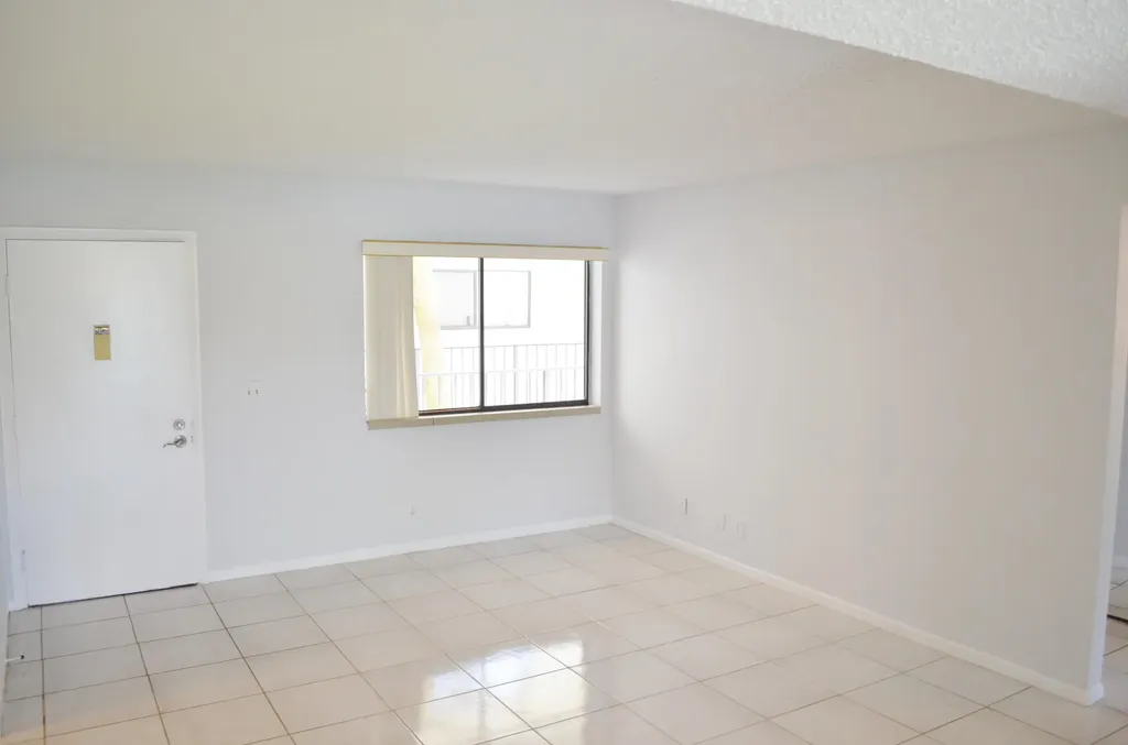 5220 Las Verdes Circle Delray Beach FL 33484
