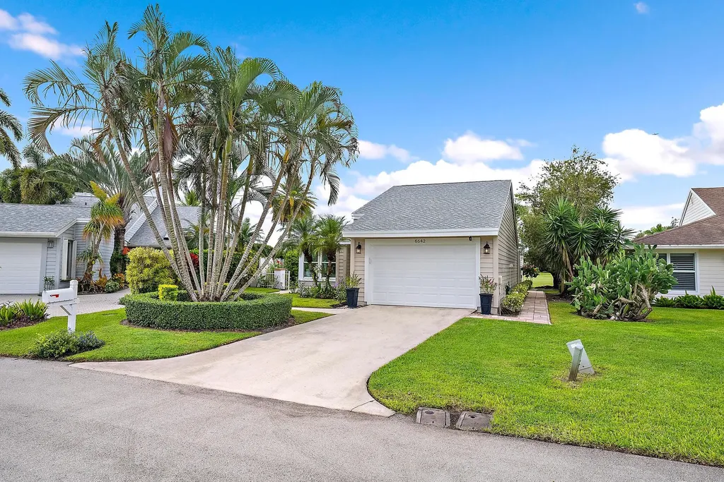 6642 S Pine Court Palm Beach Gardens FL 33418