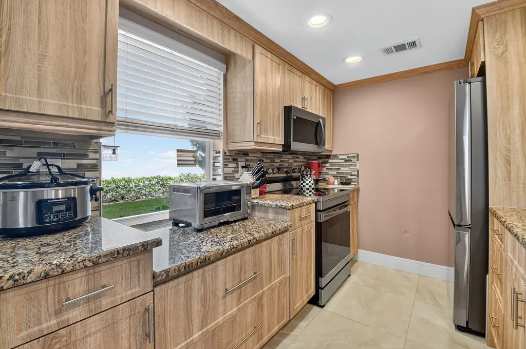 161 Flanders D Delray Beach FL 33484