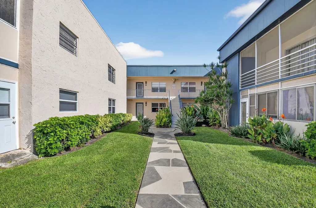 161 Flanders D Delray Beach FL 33484