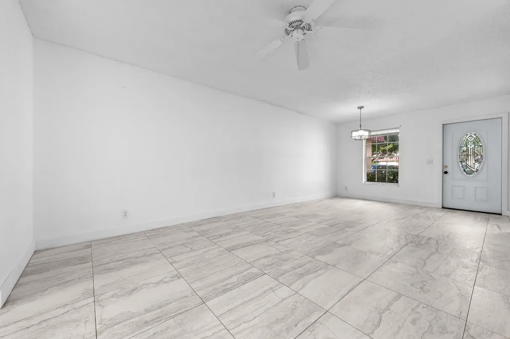811 Salem Lane Lake Worth FL 33467
