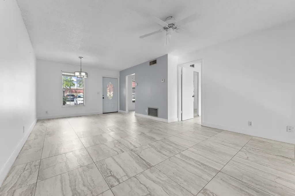 811 Salem Lane Lake Worth FL 33467
