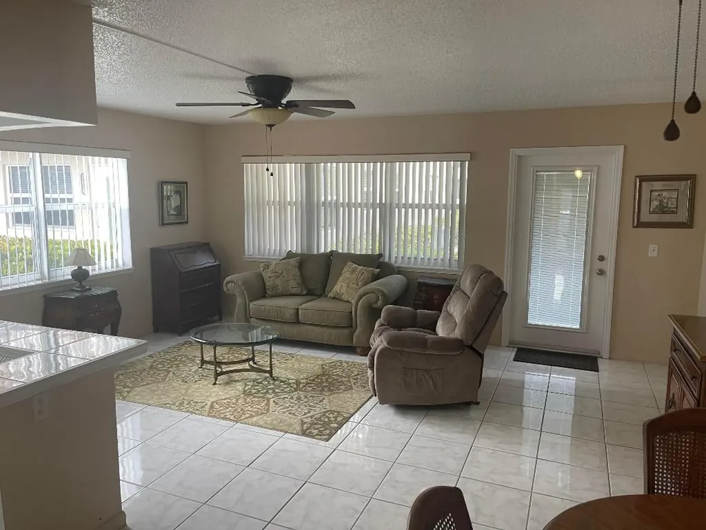 424 Chatham U West Palm Beach FL 33417