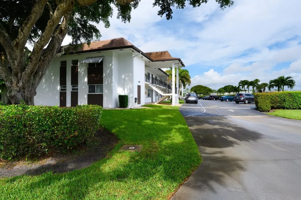 3075 Gardens East Drive Palm Beach Gardens FL 33410