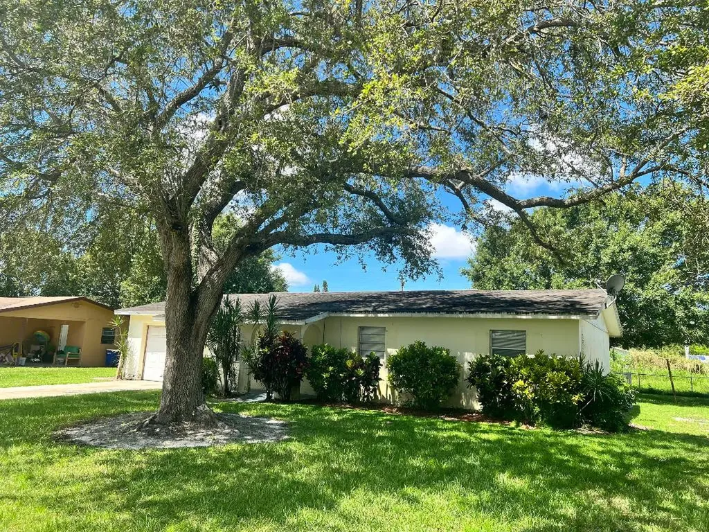 2617 S 28th Street Fort Pierce FL 34981