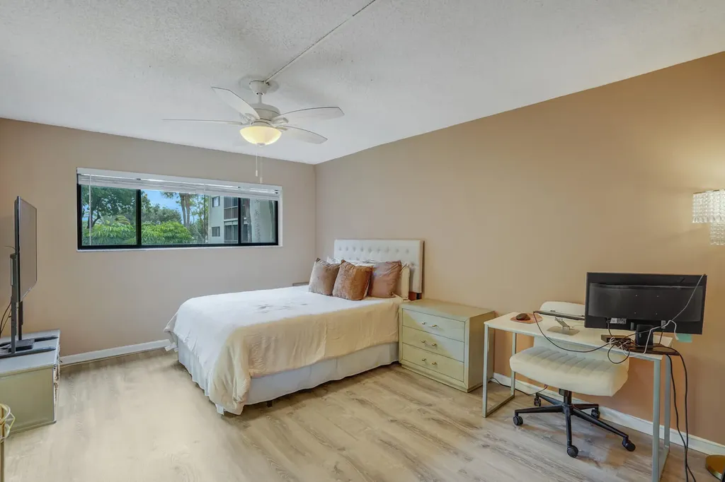 5190 Las Verdes Circle Delray Beach FL 33484