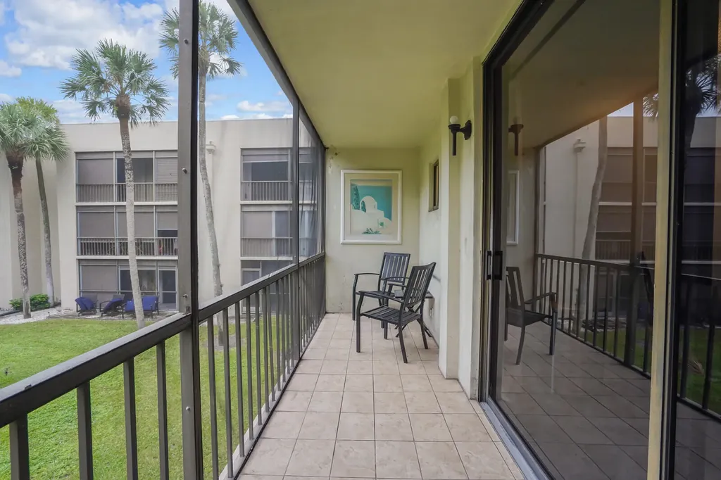 5190 Las Verdes Circle Delray Beach FL 33484