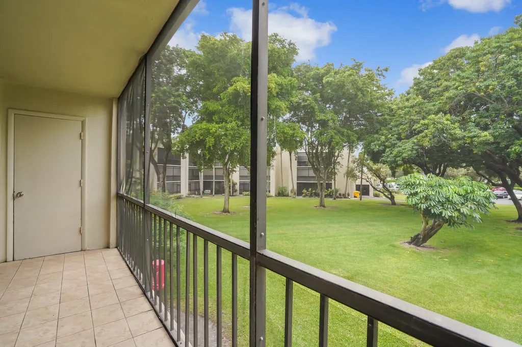 5190 Las Verdes Circle Delray Beach FL 33484